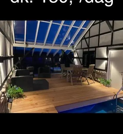 Poolhouse, No Smoking Everywhere Apartmán *